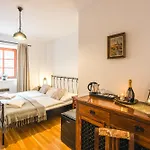 U Namesti - At The Town Square 4*