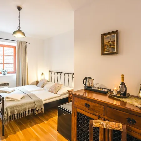 U Náměstí - At The Town Square 4*