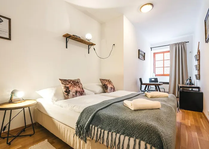 U Namesti - At The Town Square 체스키크룸로프