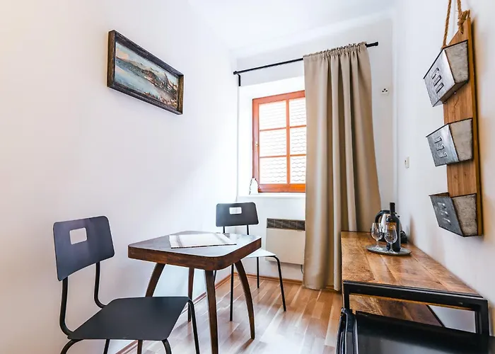 U Namesti - At The Town Square 게스트하우스 4*